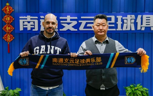 在暑假解锁了通灵能力的她，开始追捕这个杀人魔。