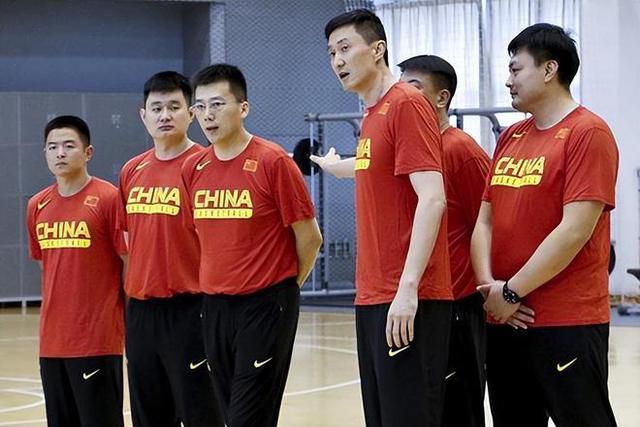 以歌声做摆渡，首首金曲叩动心灵的回响。
