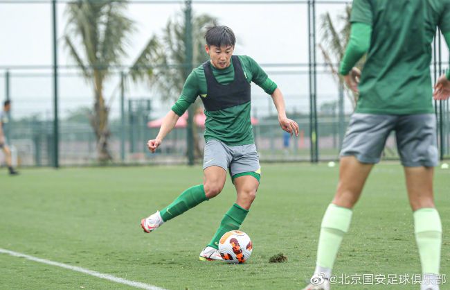 本期节目专访的是演员徐海鹏，她凭借《但愿人长久》中的单亲母亲夏蝉一角，获得第38届中国电影金鸡奖最佳女主角提名。