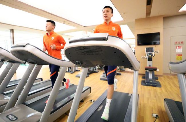 朱一龙工作室发声明 对近期多起侵权事件追责维权 2019-04-08 4月8日晚，朱一龙工作室通过微博发布声明，称近期有多起未经合法授权擅自使用朱一龙肖像、姓名、签名等相关元素的事件，均侵犯了朱一龙的肖像权、姓名权等合法权益。