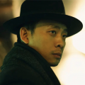 扮演长了一身浓密体毛的女高中生绫子的刈谷友衣子，在好友须贺健太的帮助下剃光体毛，身着连体泳衣的裸露身姿尽展 电影《热血街头》20日公映 精彩看点抢“鲜”爆 2012-07-20 青春动作电影《热血街头》将在全国各大院线上映。
