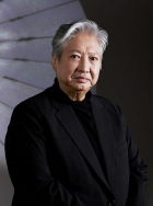 侯明昊、陈都灵甜蜜互动 2024-11-07 11月6日，北京，侯明昊、陈都灵、田嘉瑞、闫桉、徐振轩亮相《大梦归离》抖音追剧团活动。