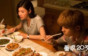 主创抱花束沙漠合影 2023-09-22 日前，《唐朝诡事录之西行》发布一组杀青照，宣布正式杀青！